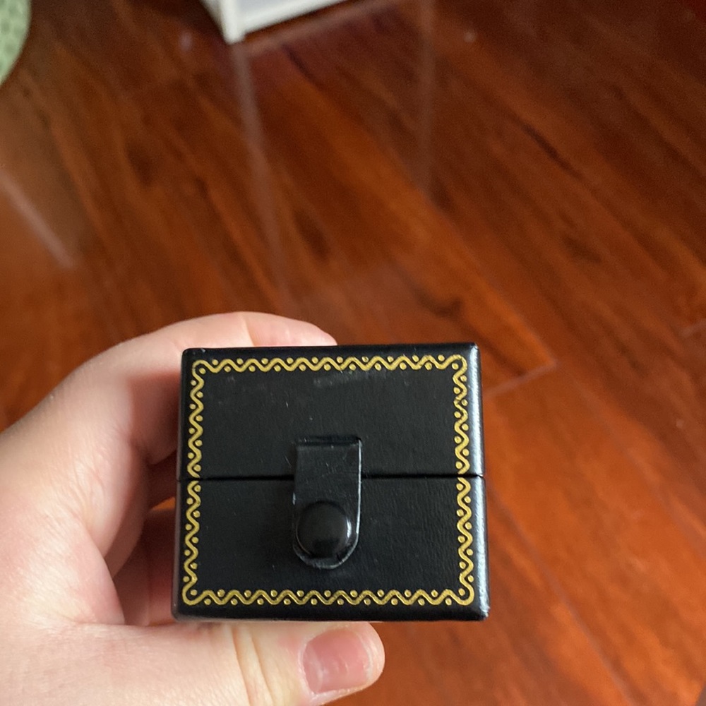 ring box - Picture 2 of 3